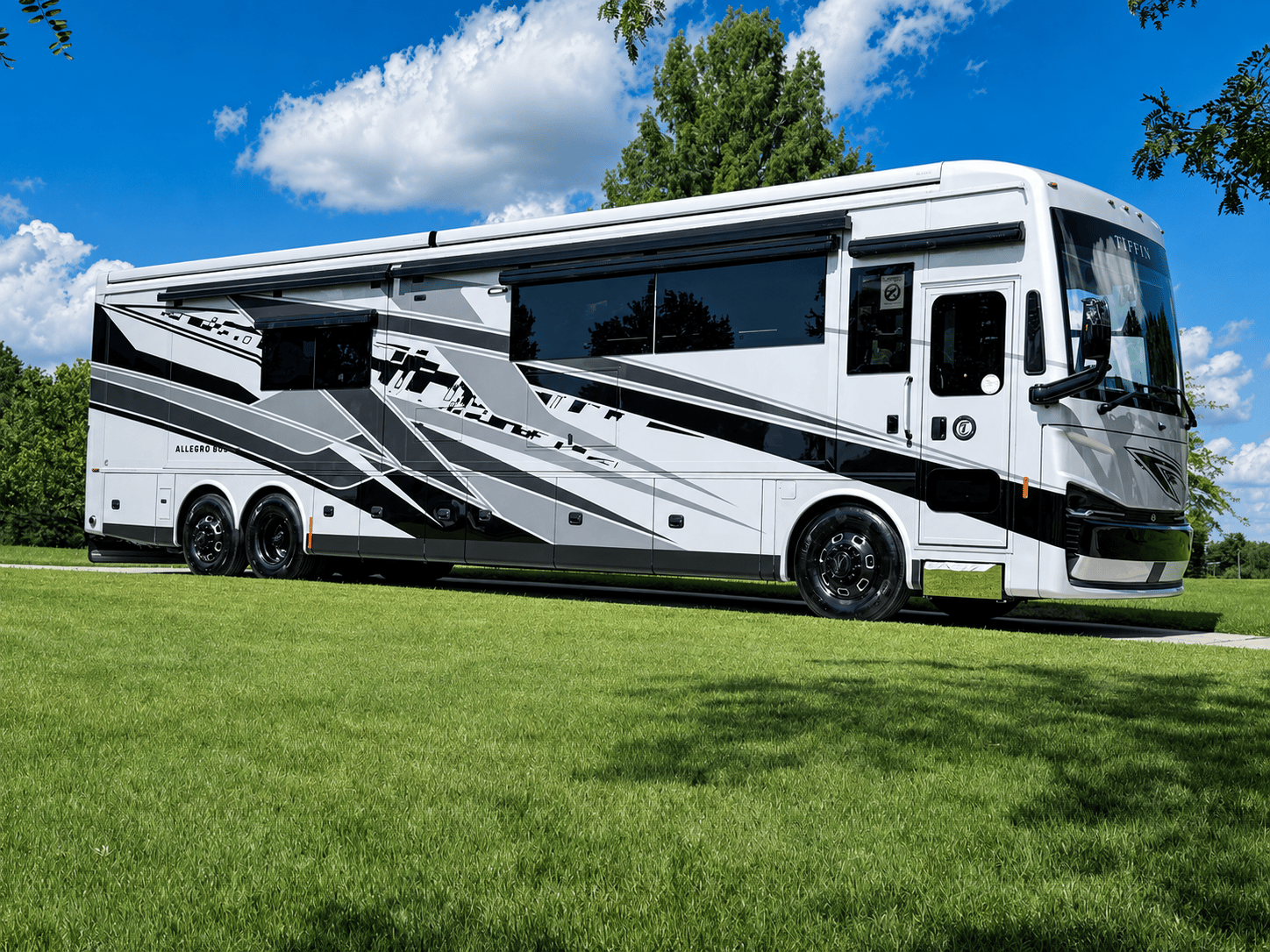 2027 Tiffin Motorhomes  Allegro Bus  45 OPP