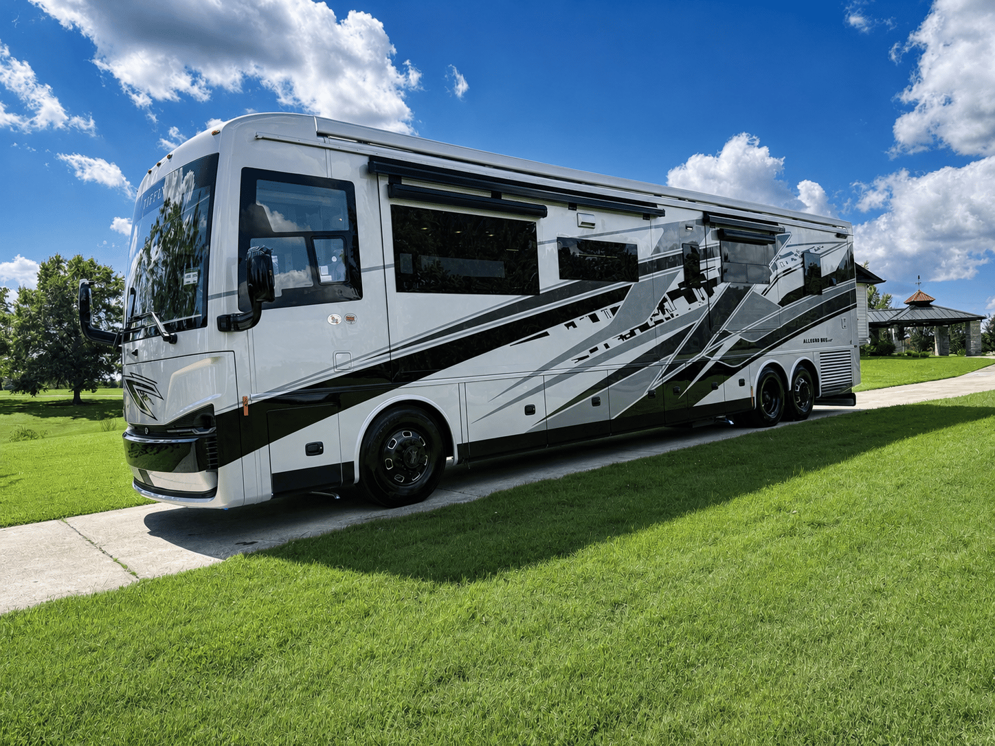 2027 Tiffin Motorhomes  2027 Tiffin Motorhomes  Allegro Bus  - thumbnail 8