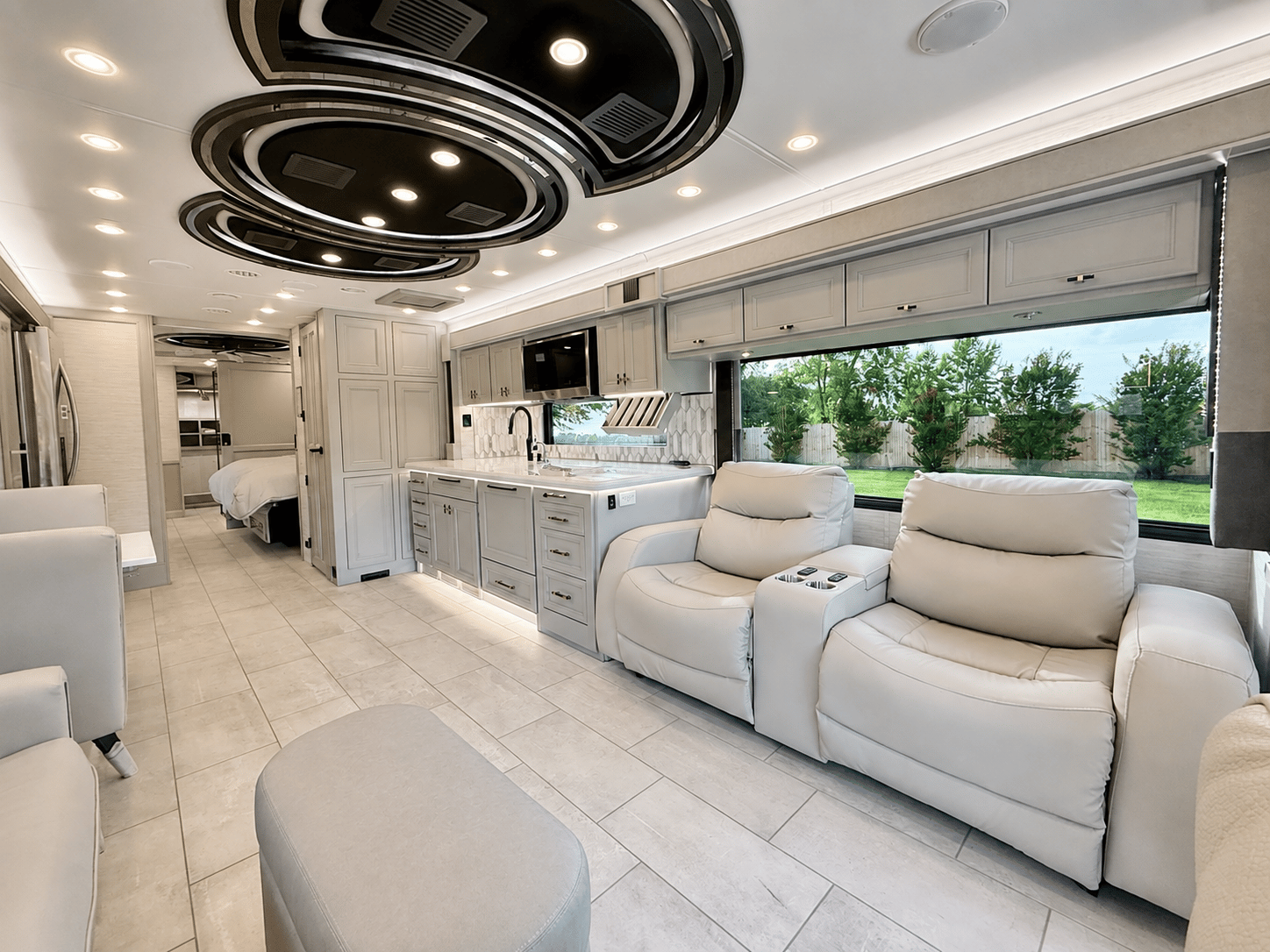 2027 Tiffin Motorhomes  2027 Tiffin Motorhomes  Allegro Bus  - thumbnail 12