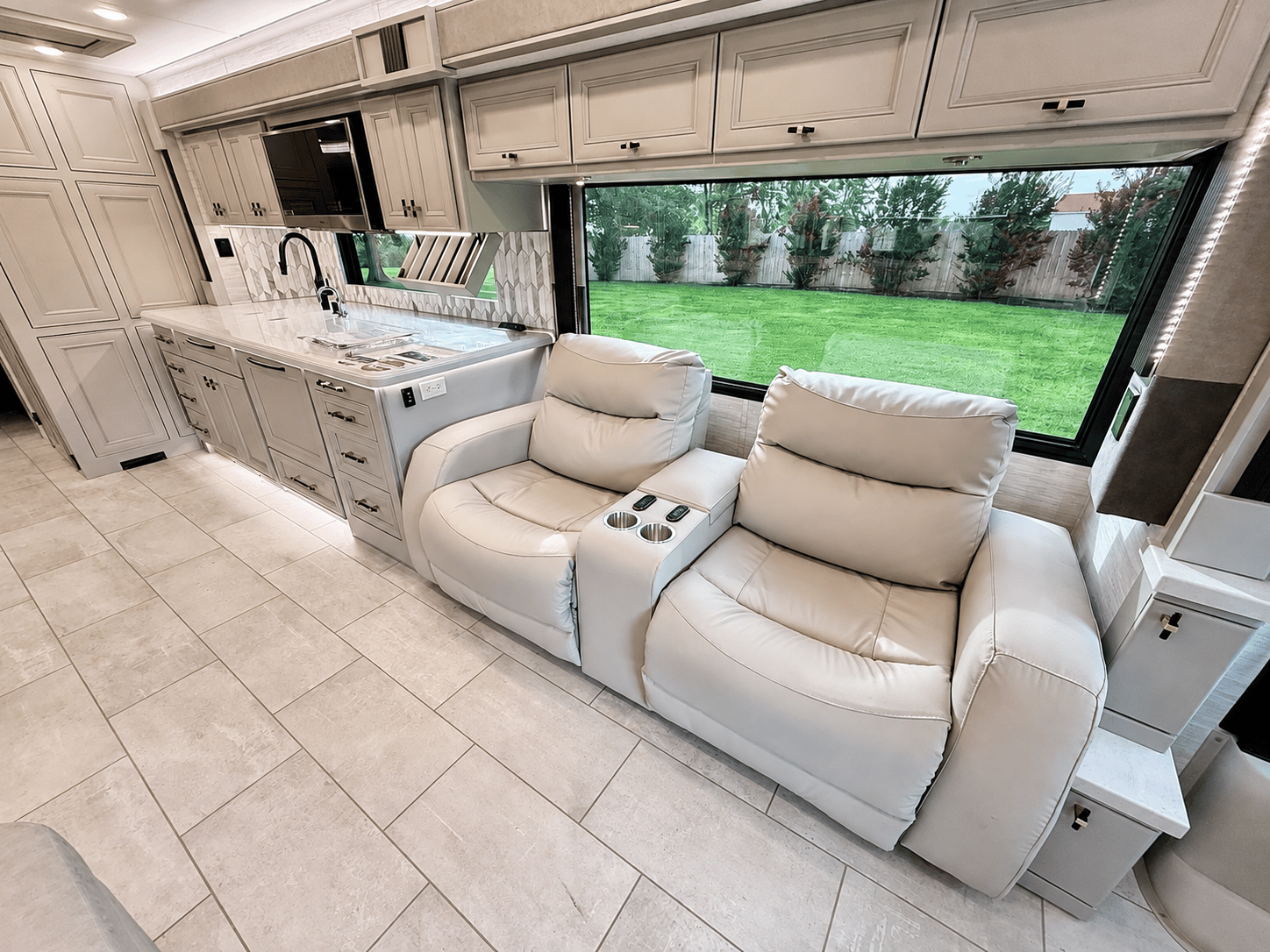 2027 Tiffin Motorhomes  2027 Tiffin Motorhomes  Allegro Bus  - thumbnail 15