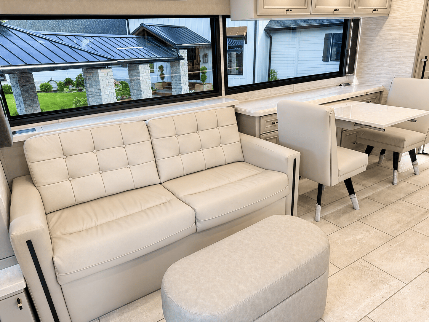 2027 Tiffin Motorhomes  2027 Tiffin Motorhomes  Allegro Bus  - thumbnail 16