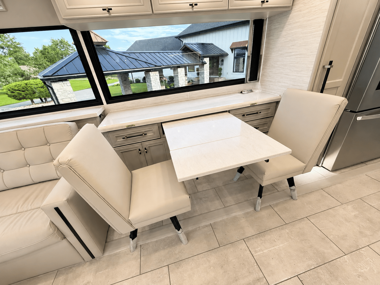 2027 Tiffin Motorhomes  2027 Tiffin Motorhomes  Allegro Bus  - thumbnail 17