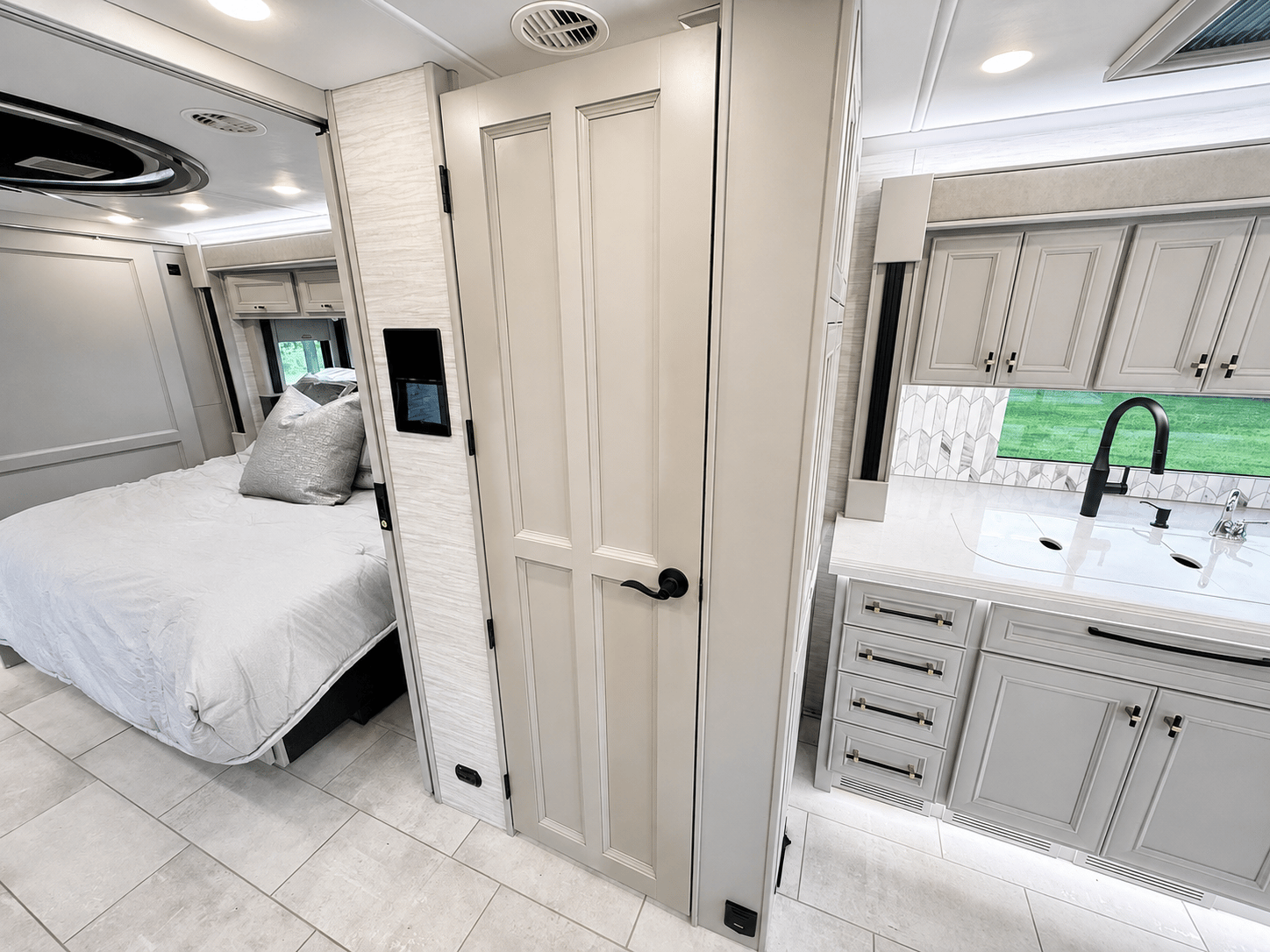 2027 Tiffin Motorhomes  2027 Tiffin Motorhomes  Allegro Bus  - thumbnail 27