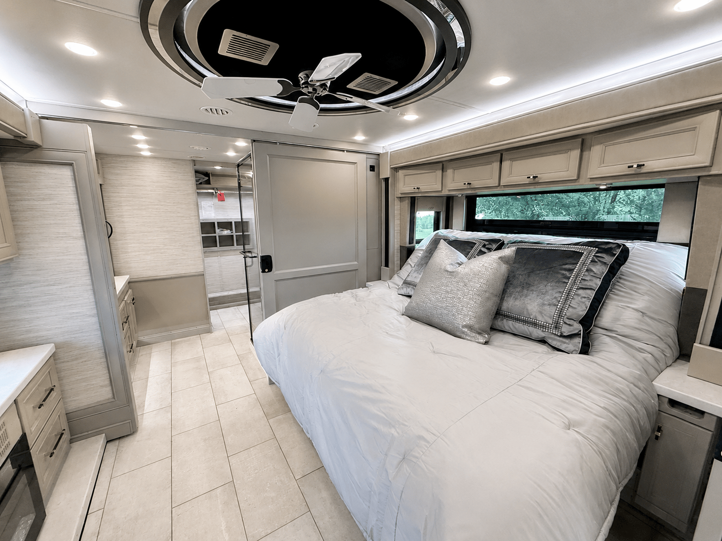 2027 Tiffin Motorhomes  2027 Tiffin Motorhomes  Allegro Bus  - thumbnail 30