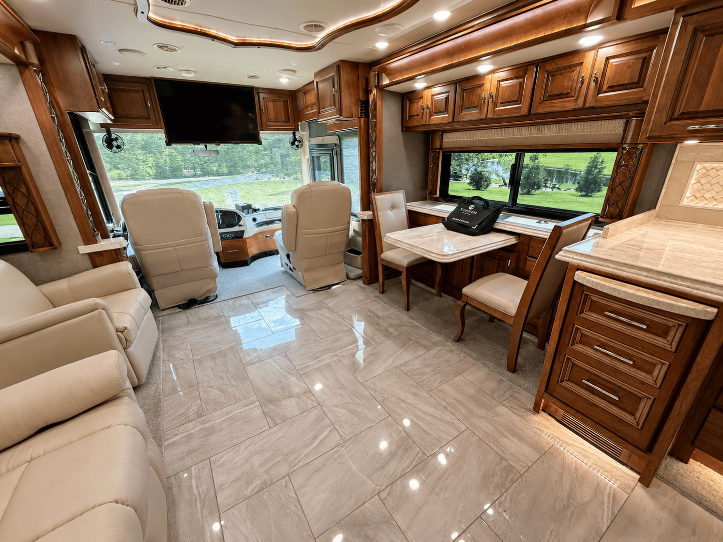 2018 Tiffin Motorhomes 2018 Tiffin Motorhomes Allegro Bus - thumbnail 17