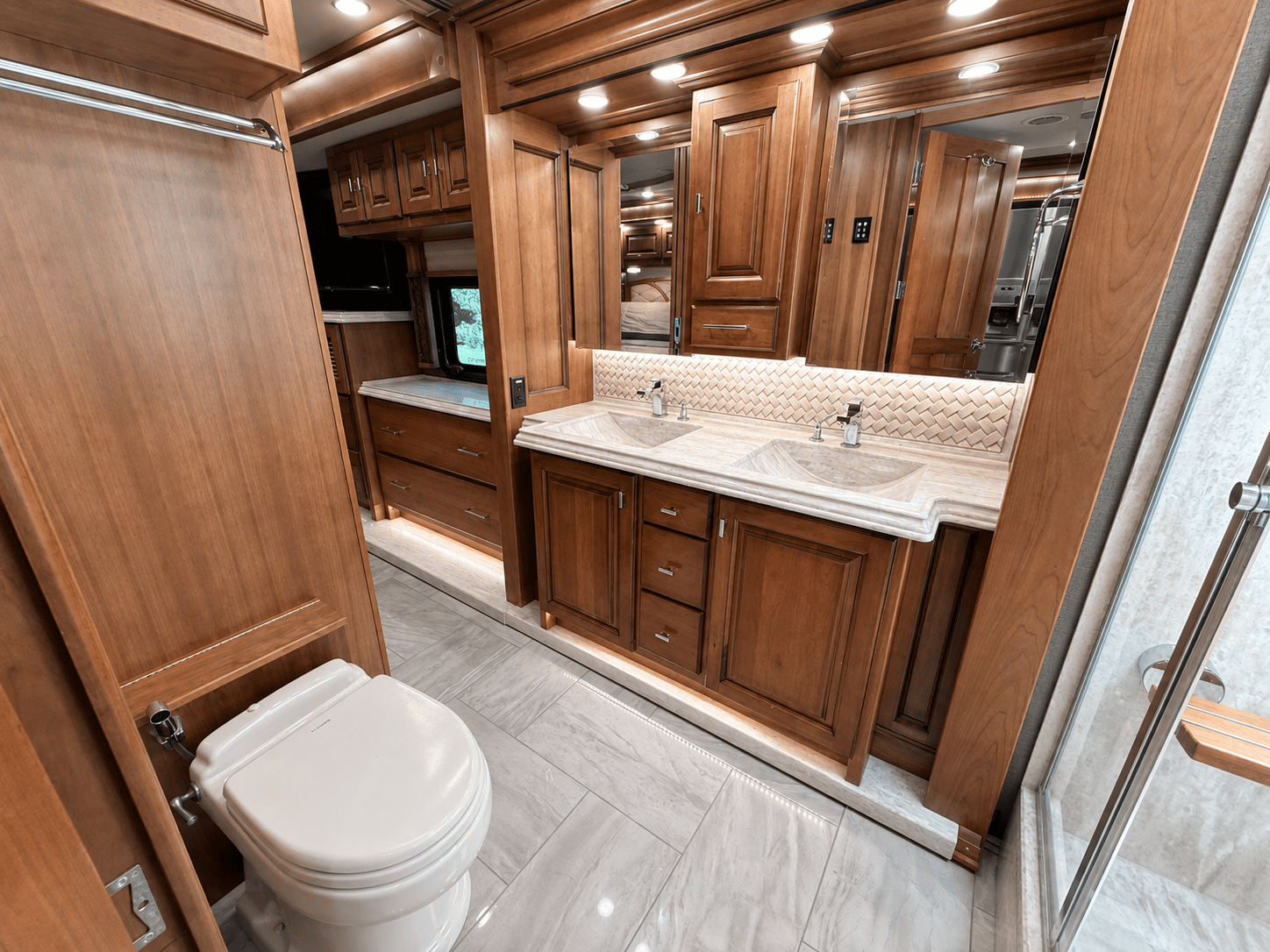 2018 Tiffin Motorhomes 2018 Tiffin Motorhomes Allegro Bus - thumbnail 25