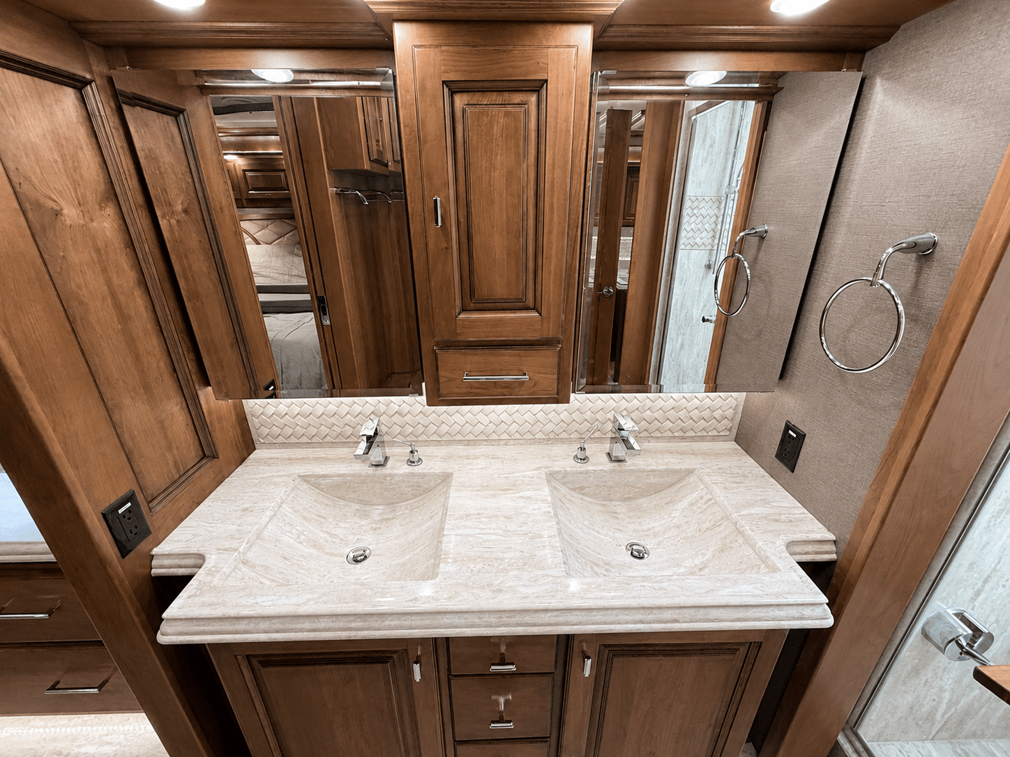 2018 Tiffin Motorhomes 2018 Tiffin Motorhomes Allegro Bus - thumbnail 26