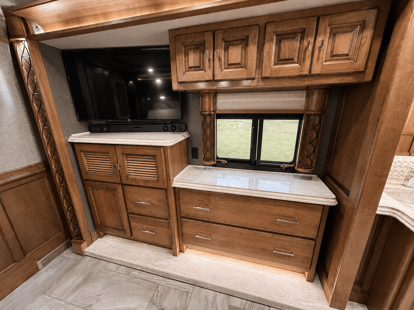 2018 Tiffin Motorhomes 2018 Tiffin Motorhomes Allegro Bus - thumbnail 33
