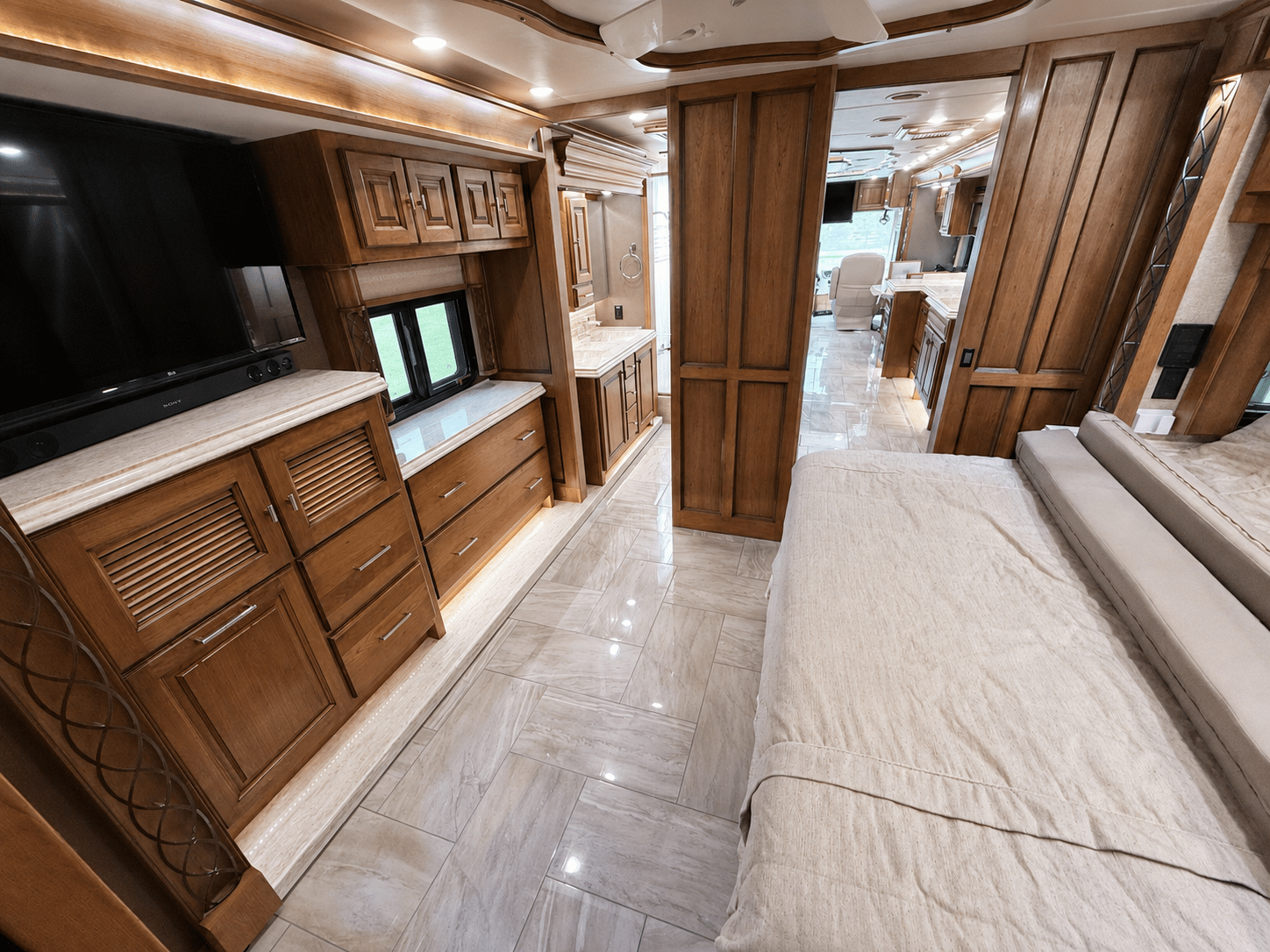 2018 Tiffin Motorhomes 2018 Tiffin Motorhomes Allegro Bus - thumbnail 38