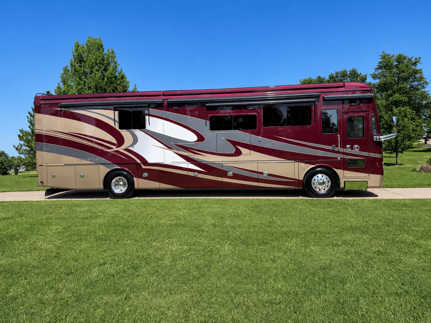 2019 Tiffin Motorhomes  2019 Tiffin Motorhomes  Allegro Bus  - thumbnail 3