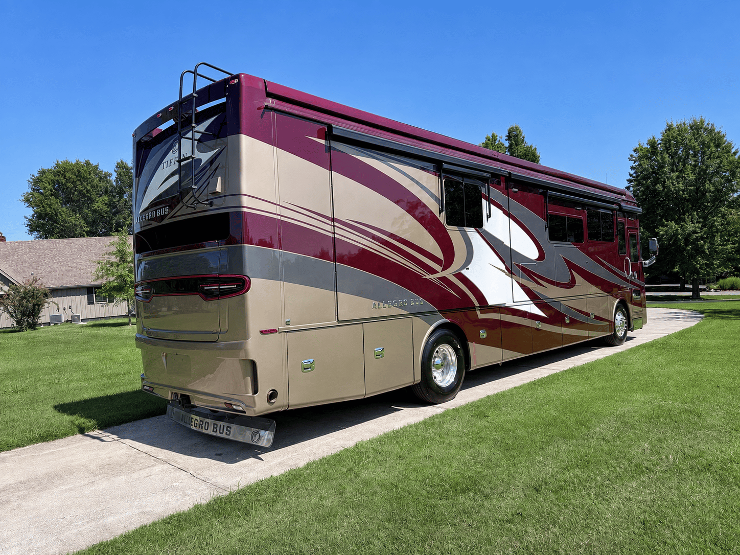 2019 Tiffin Motorhomes  2019 Tiffin Motorhomes  Allegro Bus  - thumbnail 4