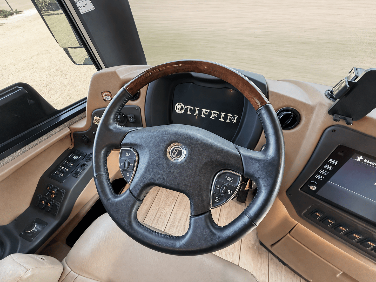 2019 Tiffin Motorhomes  2019 Tiffin Motorhomes  Allegro Bus  - thumbnail 14
