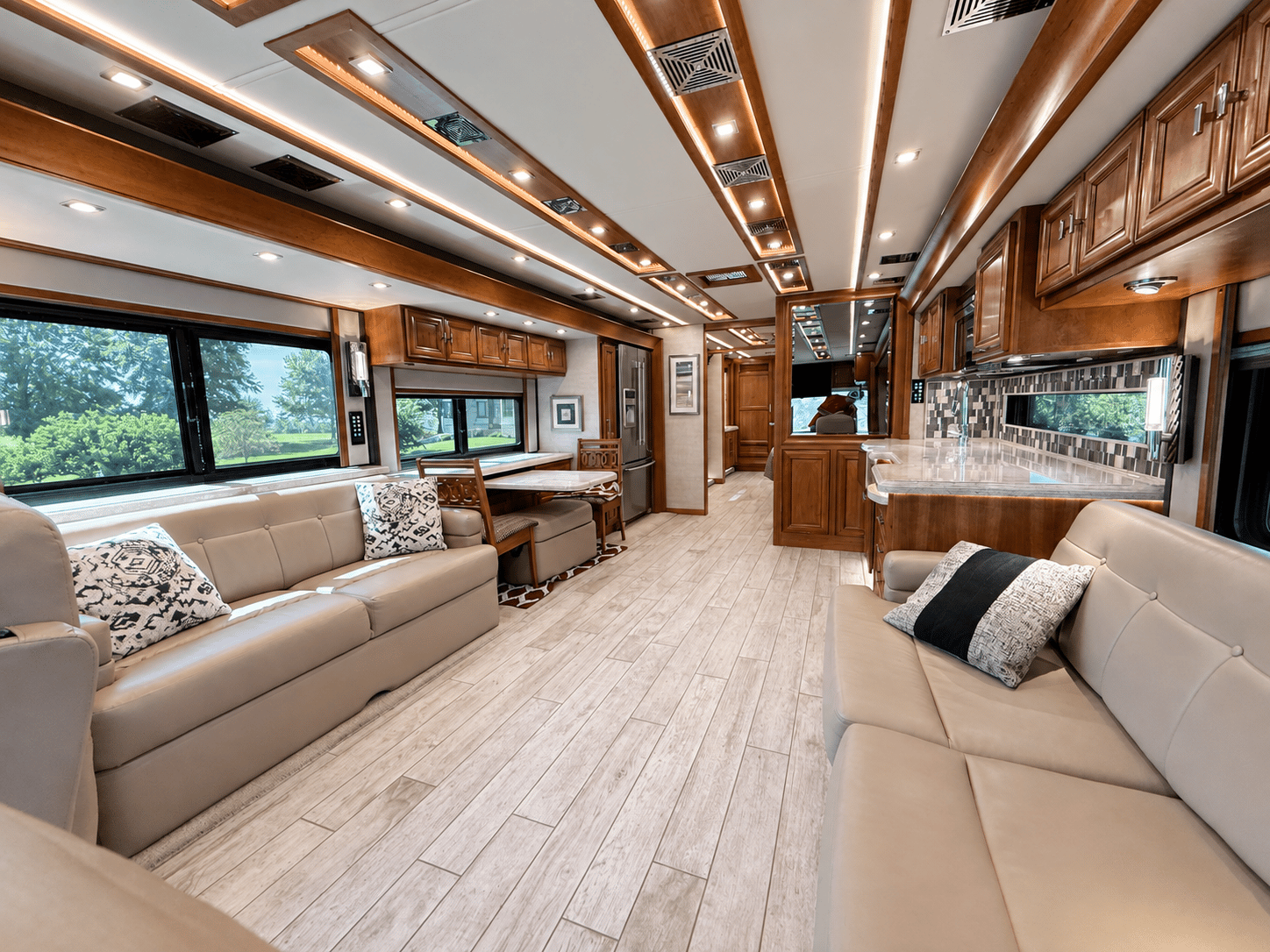 2019 Tiffin Motorhomes  2019 Tiffin Motorhomes  Allegro Bus  - thumbnail 17