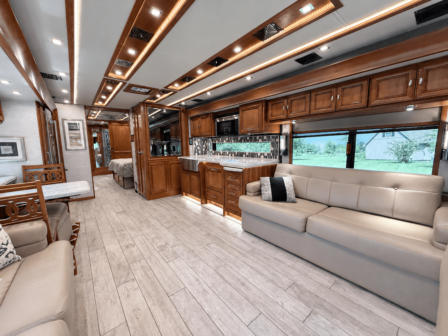 2019 Tiffin Motorhomes  2019 Tiffin Motorhomes  Allegro Bus  - thumbnail 18