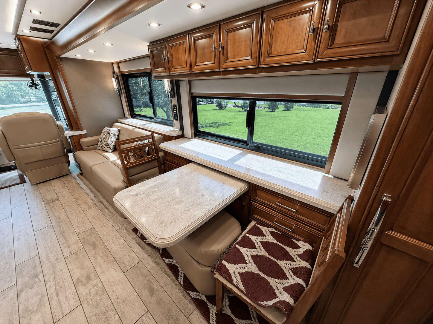 2019 Tiffin Motorhomes  2019 Tiffin Motorhomes  Allegro Bus  - thumbnail 22