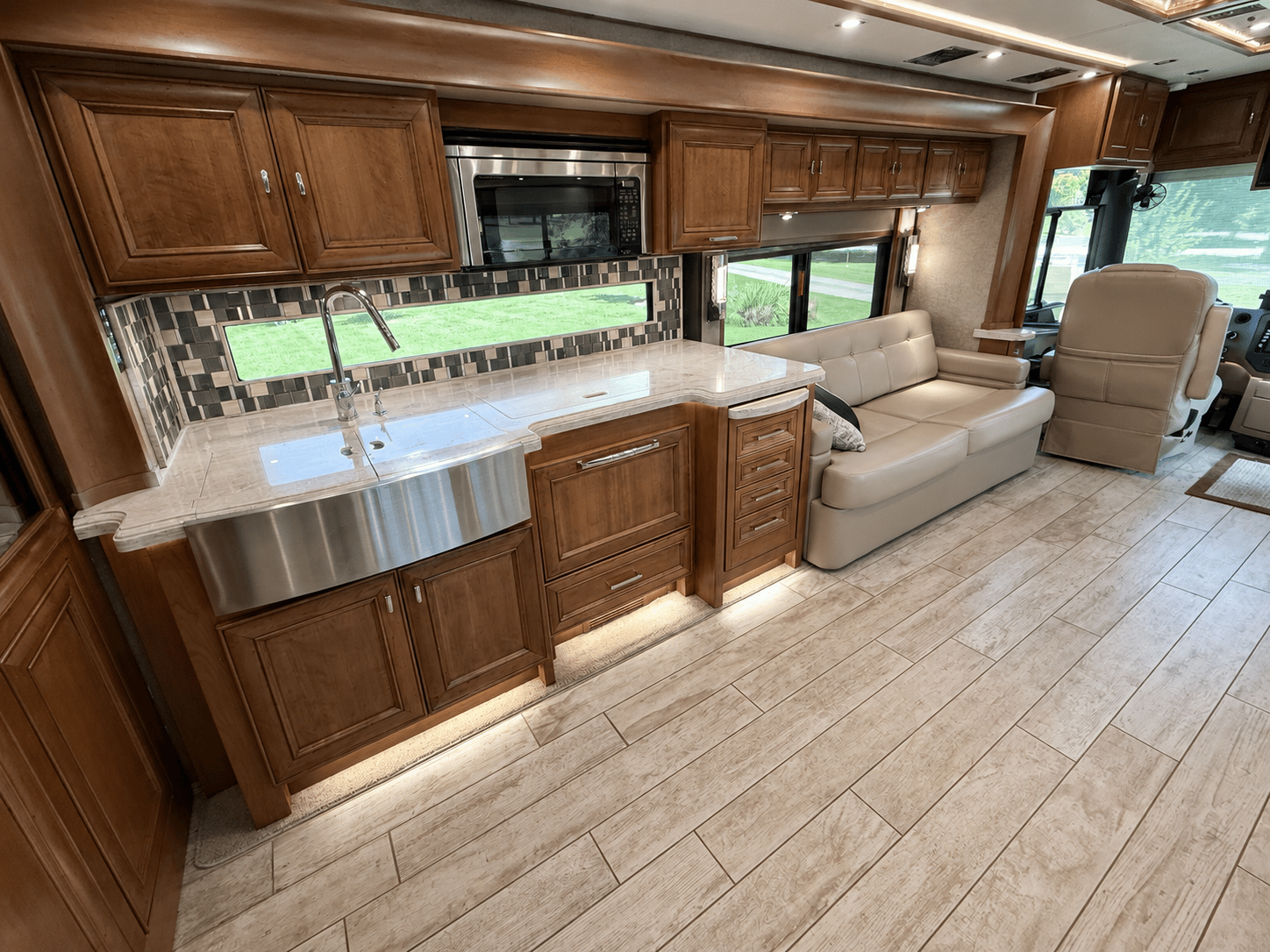 2019 Tiffin Motorhomes  2019 Tiffin Motorhomes  Allegro Bus  - thumbnail 23