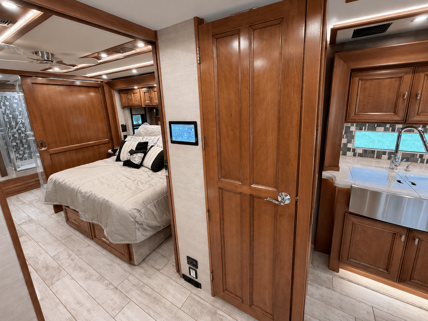 2019 Tiffin Motorhomes  2019 Tiffin Motorhomes  Allegro Bus  - thumbnail 31