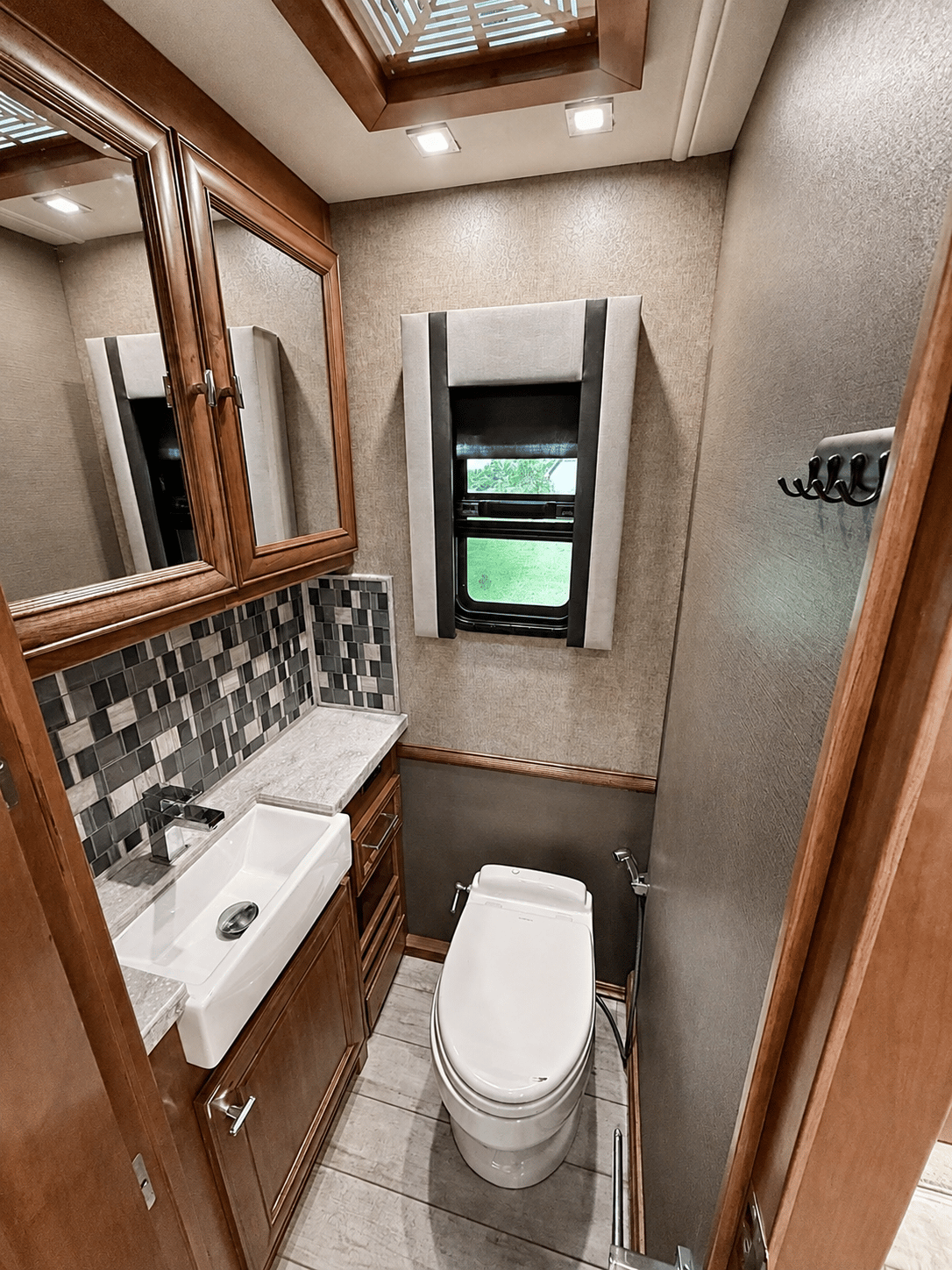 2019 Tiffin Motorhomes  2019 Tiffin Motorhomes  Allegro Bus  - thumbnail 32