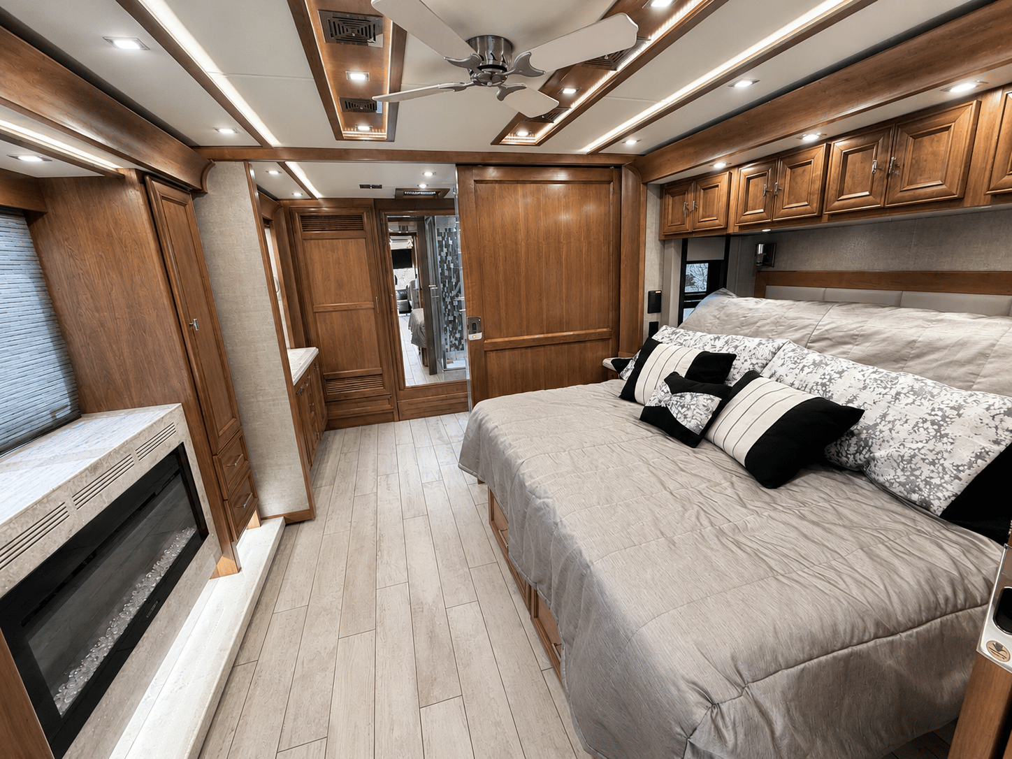 2019 Tiffin Motorhomes  2019 Tiffin Motorhomes  Allegro Bus  - thumbnail 33