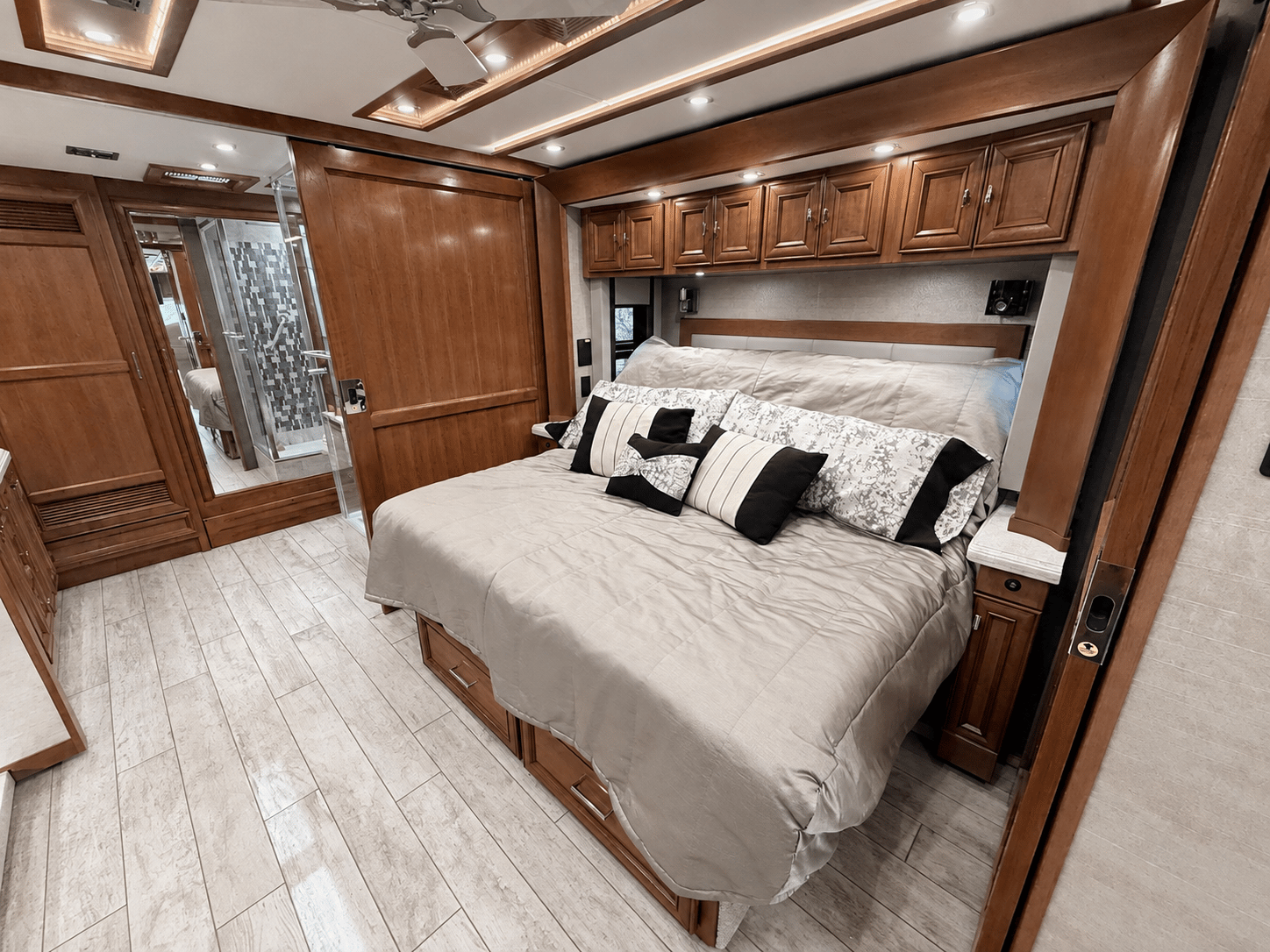 2019 Tiffin Motorhomes  2019 Tiffin Motorhomes  Allegro Bus  - thumbnail 34