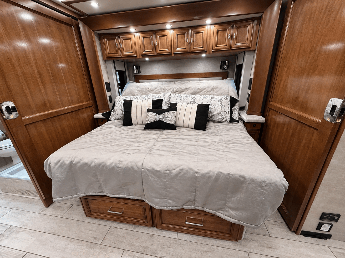 2019 Tiffin Motorhomes  2019 Tiffin Motorhomes  Allegro Bus  - thumbnail 35