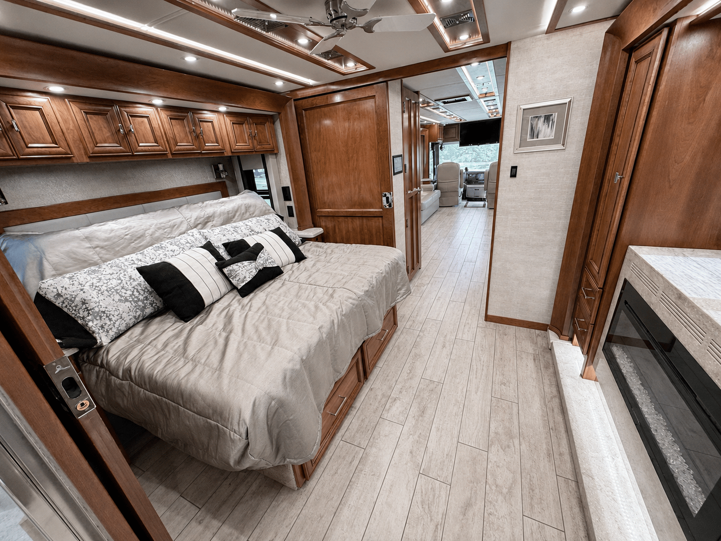 2019 Tiffin Motorhomes  2019 Tiffin Motorhomes  Allegro Bus  - thumbnail 36