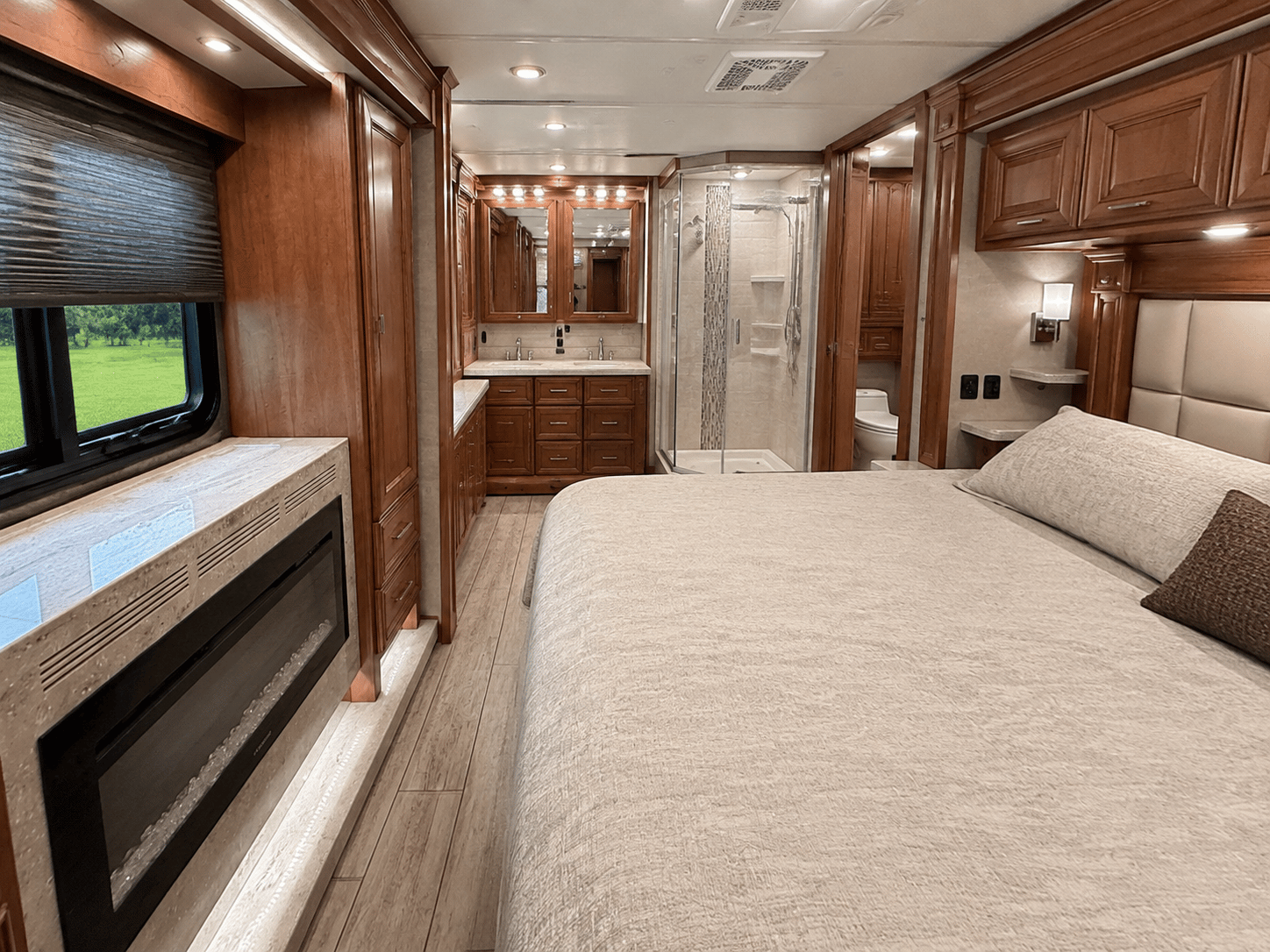2019 Tiffin Motorhomes  2019 Tiffin Motorhomes  Allegro Bus  - thumbnail 37