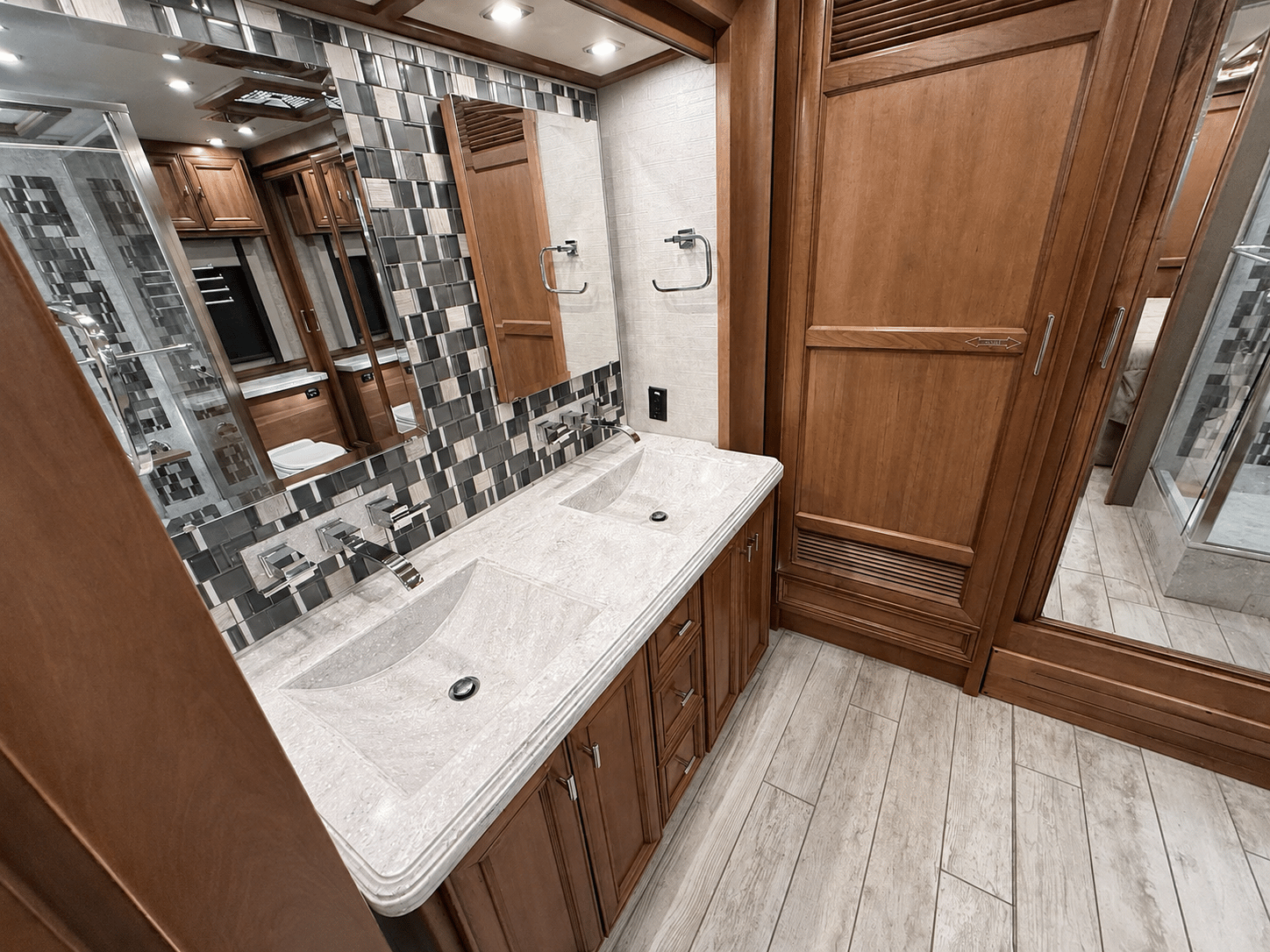 2019 Tiffin Motorhomes  2019 Tiffin Motorhomes  Allegro Bus  - thumbnail 40