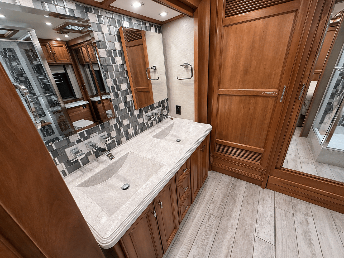 2019 Tiffin Motorhomes  2019 Tiffin Motorhomes  Allegro Bus  - thumbnail 41