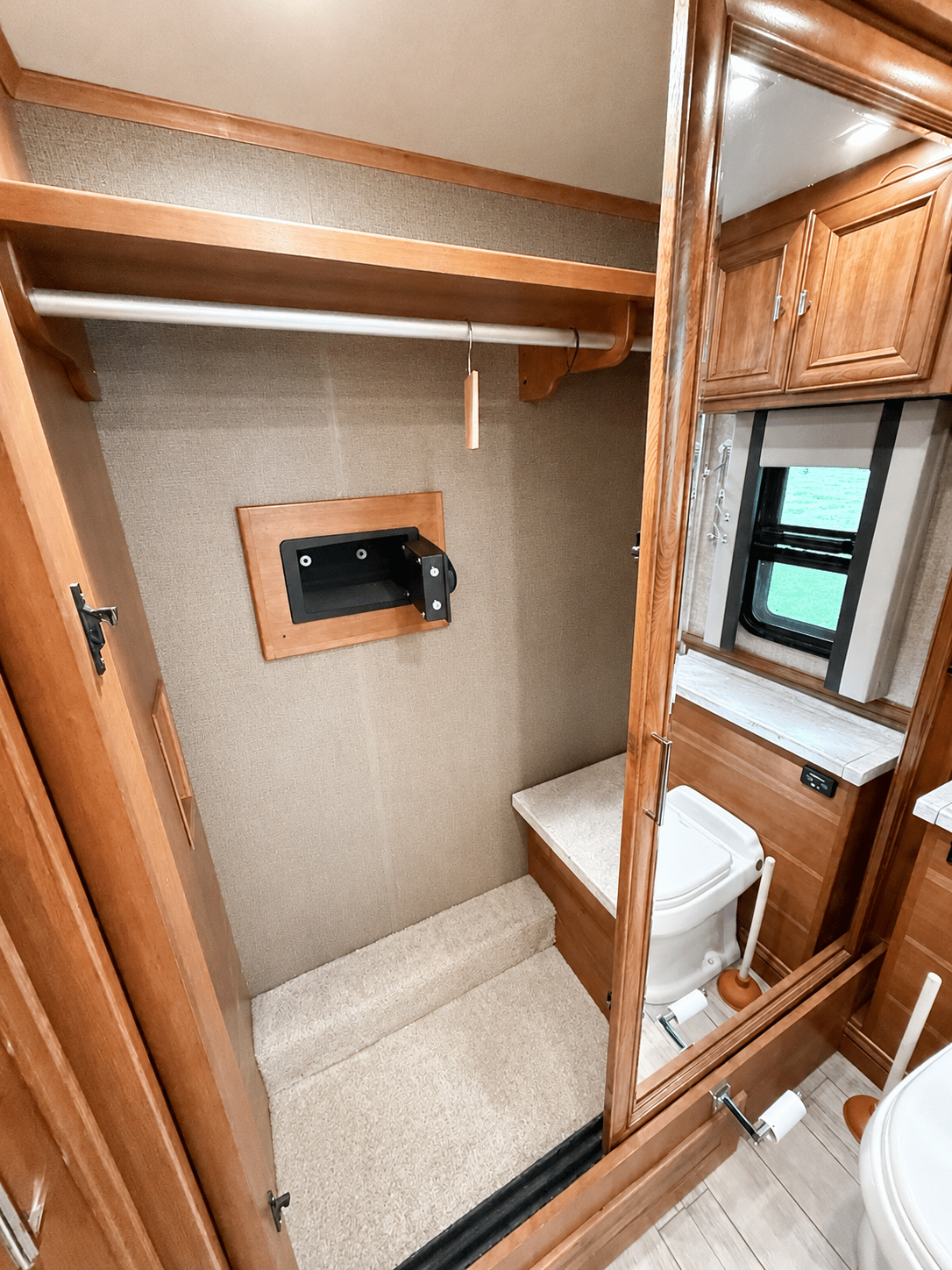 2019 Tiffin Motorhomes  2019 Tiffin Motorhomes  Allegro Bus  - thumbnail 45