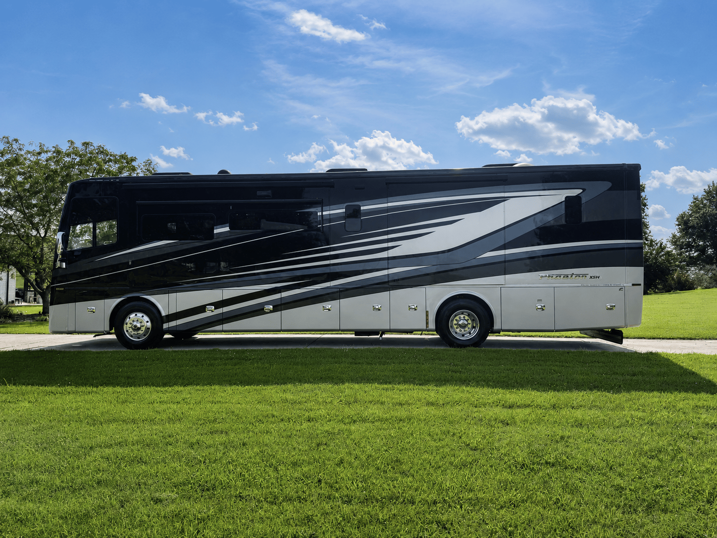 2022 Tiffin Motorhomes  2022 Tiffin Motorhomes  Phaeton - thumbnail 6