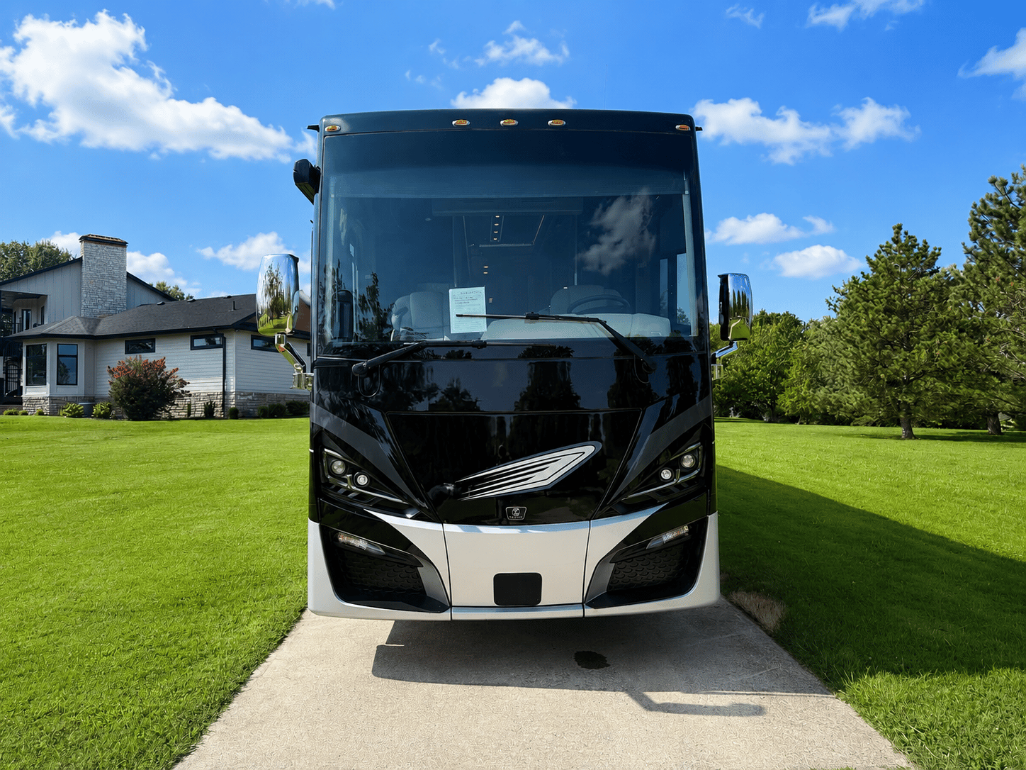 2022 Tiffin Motorhomes  2022 Tiffin Motorhomes  Phaeton - thumbnail 8