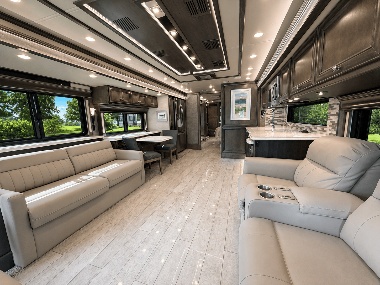 2022 Tiffin Motorhomes  2022 Tiffin Motorhomes  Phaeton - thumbnail 10