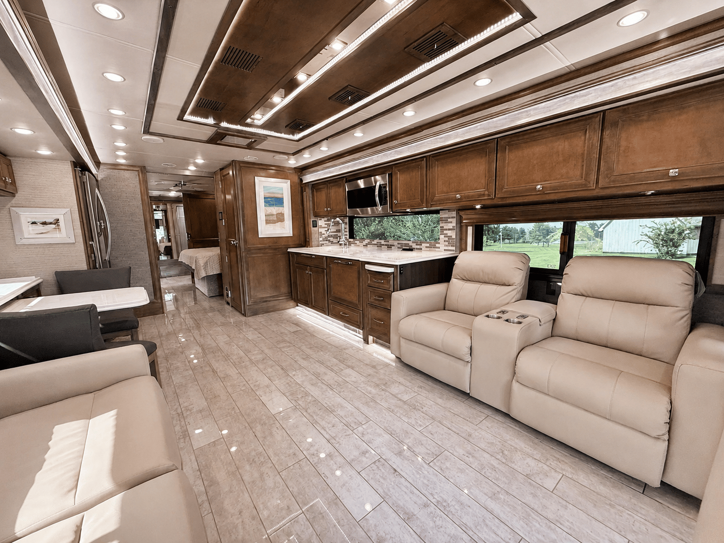 2022 Tiffin Motorhomes  2022 Tiffin Motorhomes  Phaeton - thumbnail 11