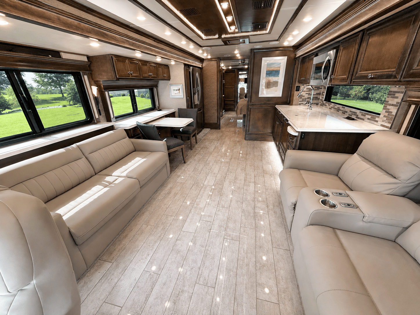 2022 Tiffin Motorhomes  2022 Tiffin Motorhomes  Phaeton - thumbnail 12