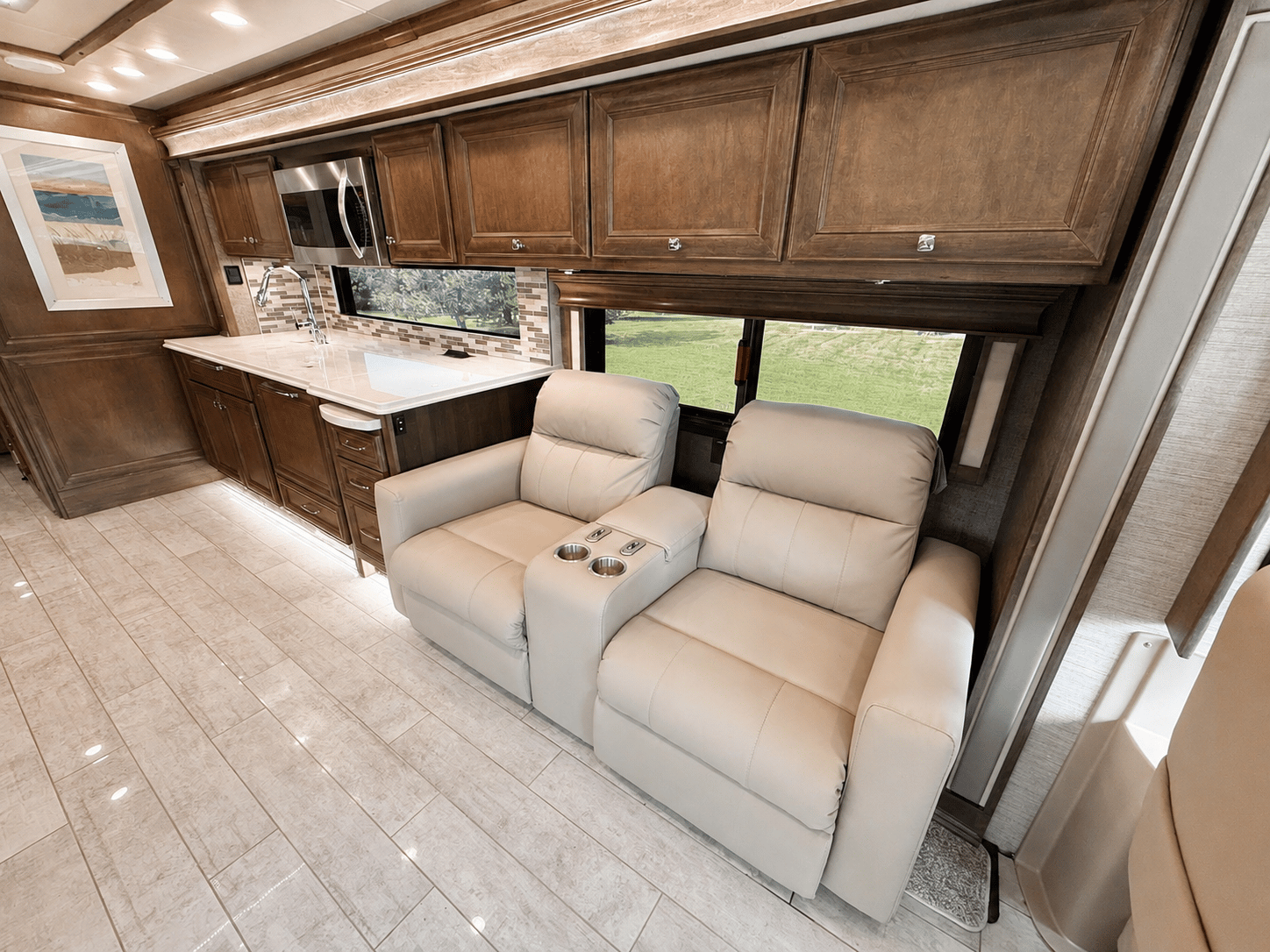 2022 Tiffin Motorhomes  2022 Tiffin Motorhomes  Phaeton - thumbnail 13