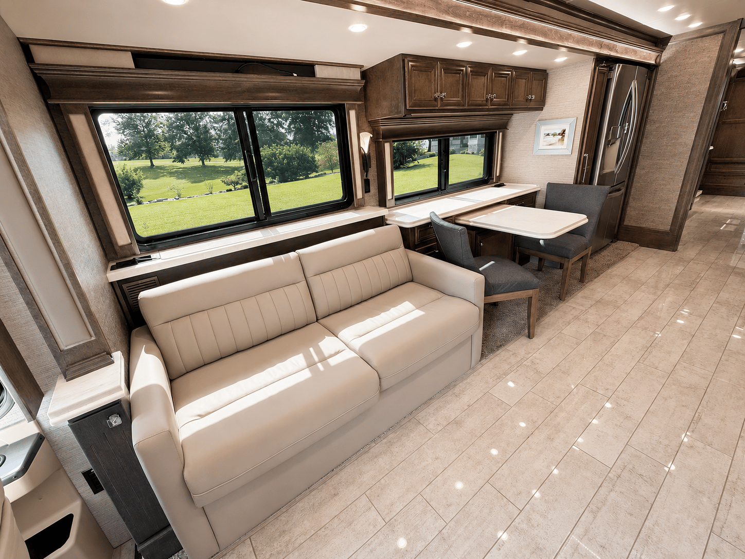 2022 Tiffin Motorhomes  2022 Tiffin Motorhomes  Phaeton - thumbnail 14