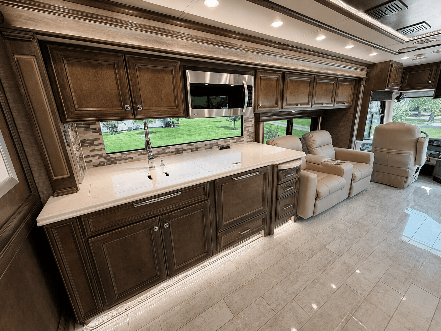 2022 Tiffin Motorhomes  2022 Tiffin Motorhomes  Phaeton - thumbnail 16