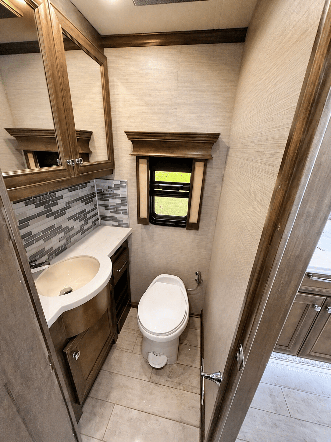 2022 Tiffin Motorhomes  2022 Tiffin Motorhomes  Phaeton - thumbnail 20