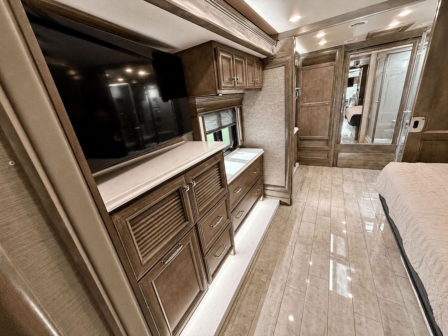 2022 Tiffin Motorhomes  2022 Tiffin Motorhomes  Phaeton - thumbnail 22