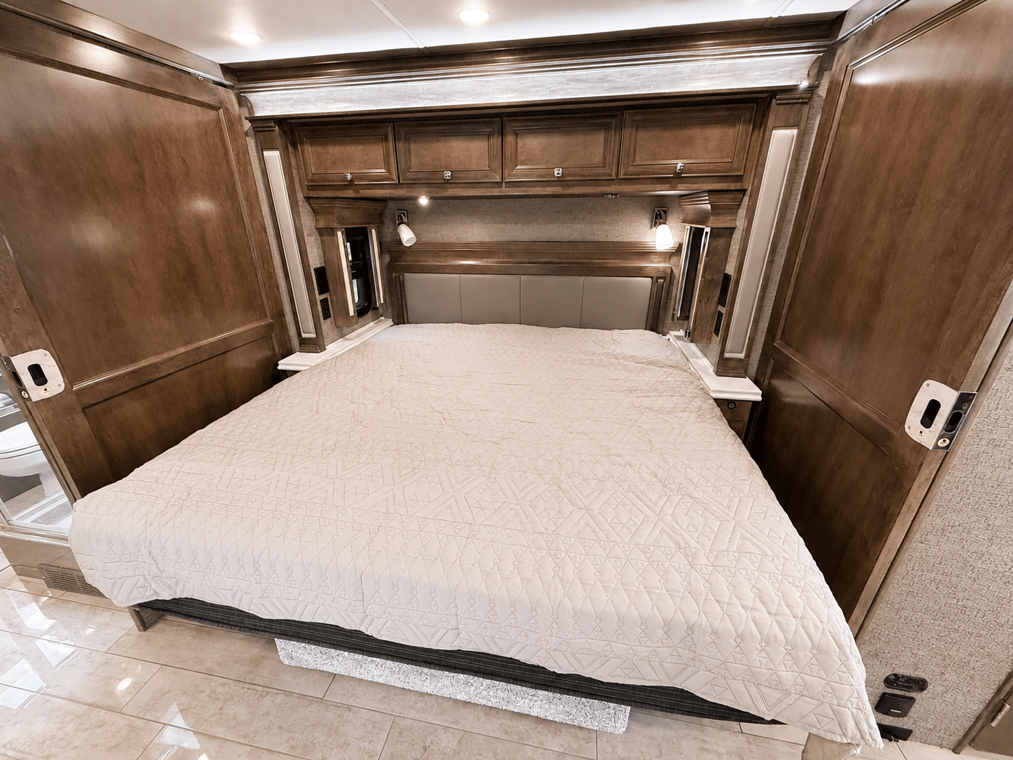 2022 Tiffin Motorhomes  2022 Tiffin Motorhomes  Phaeton - thumbnail 24