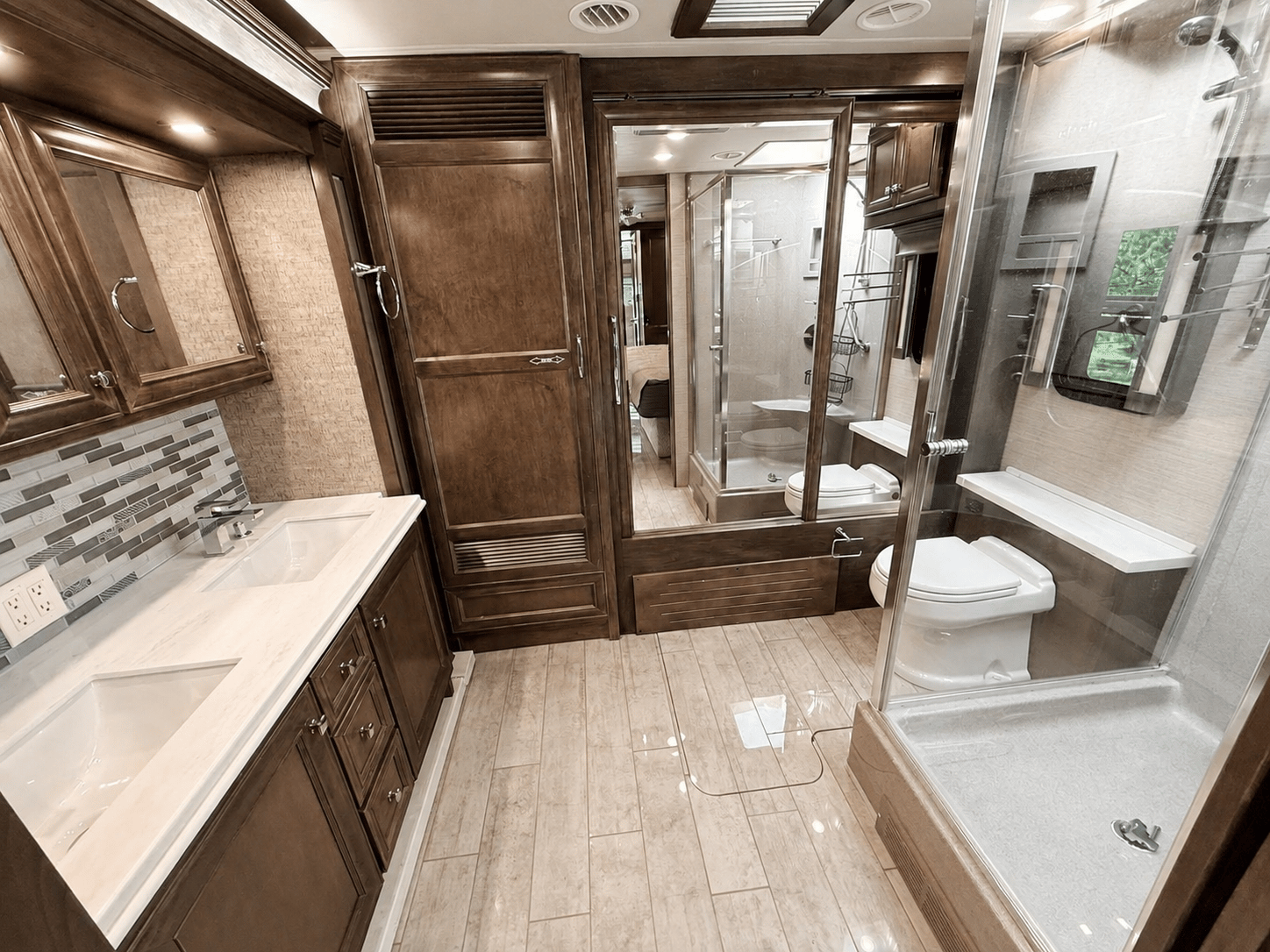 2022 Tiffin Motorhomes  2022 Tiffin Motorhomes  Phaeton - thumbnail 25