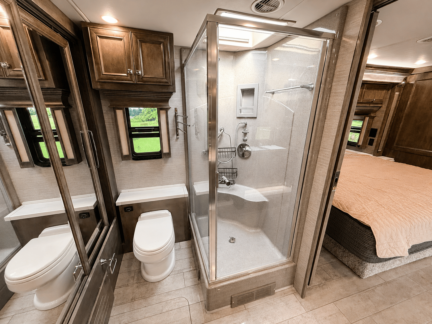 2022 Tiffin Motorhomes  2022 Tiffin Motorhomes  Phaeton - thumbnail 28