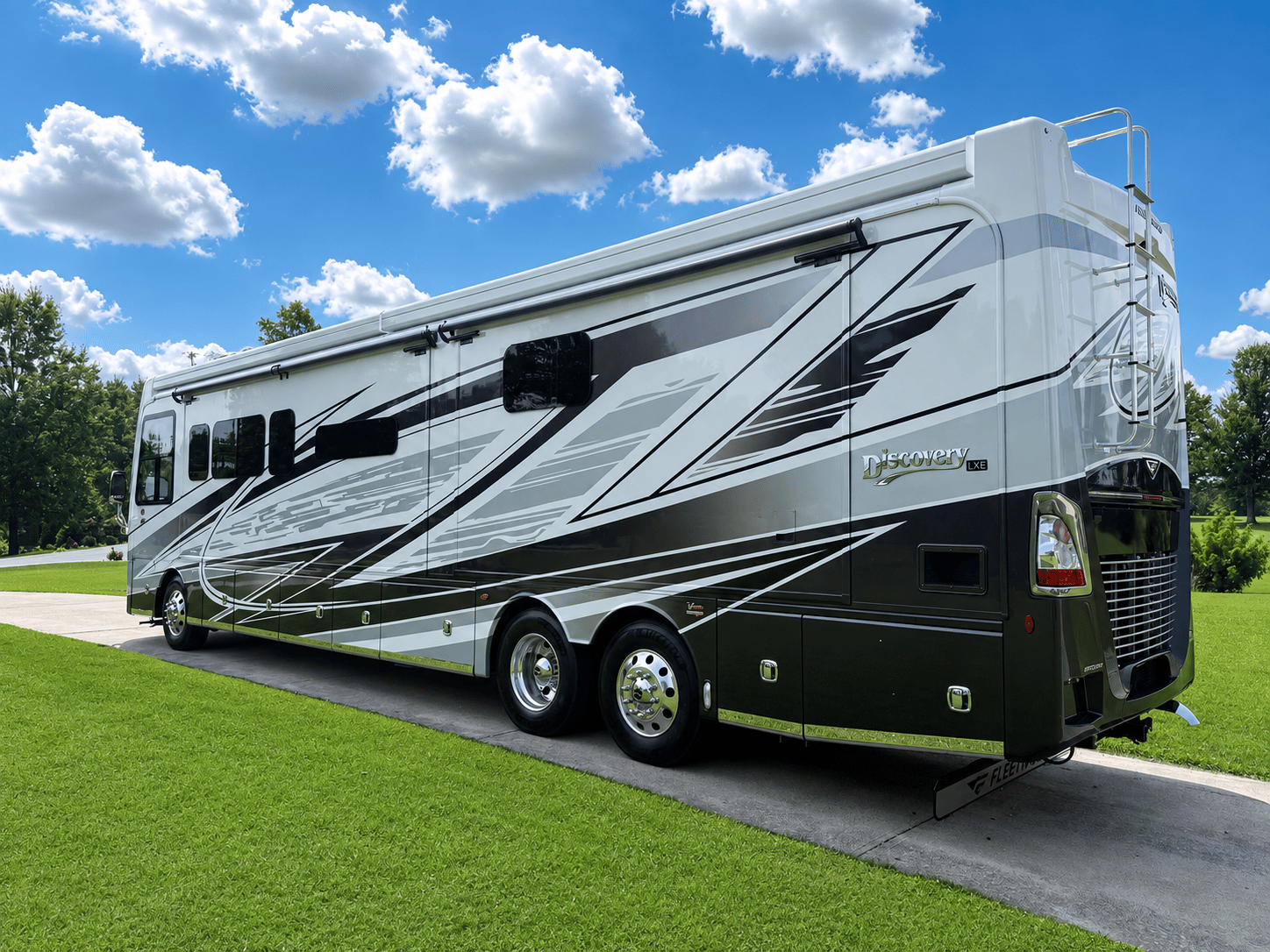 2027 Fleetwood  2027 Fleetwood  Discovery LXE - thumbnail 5
