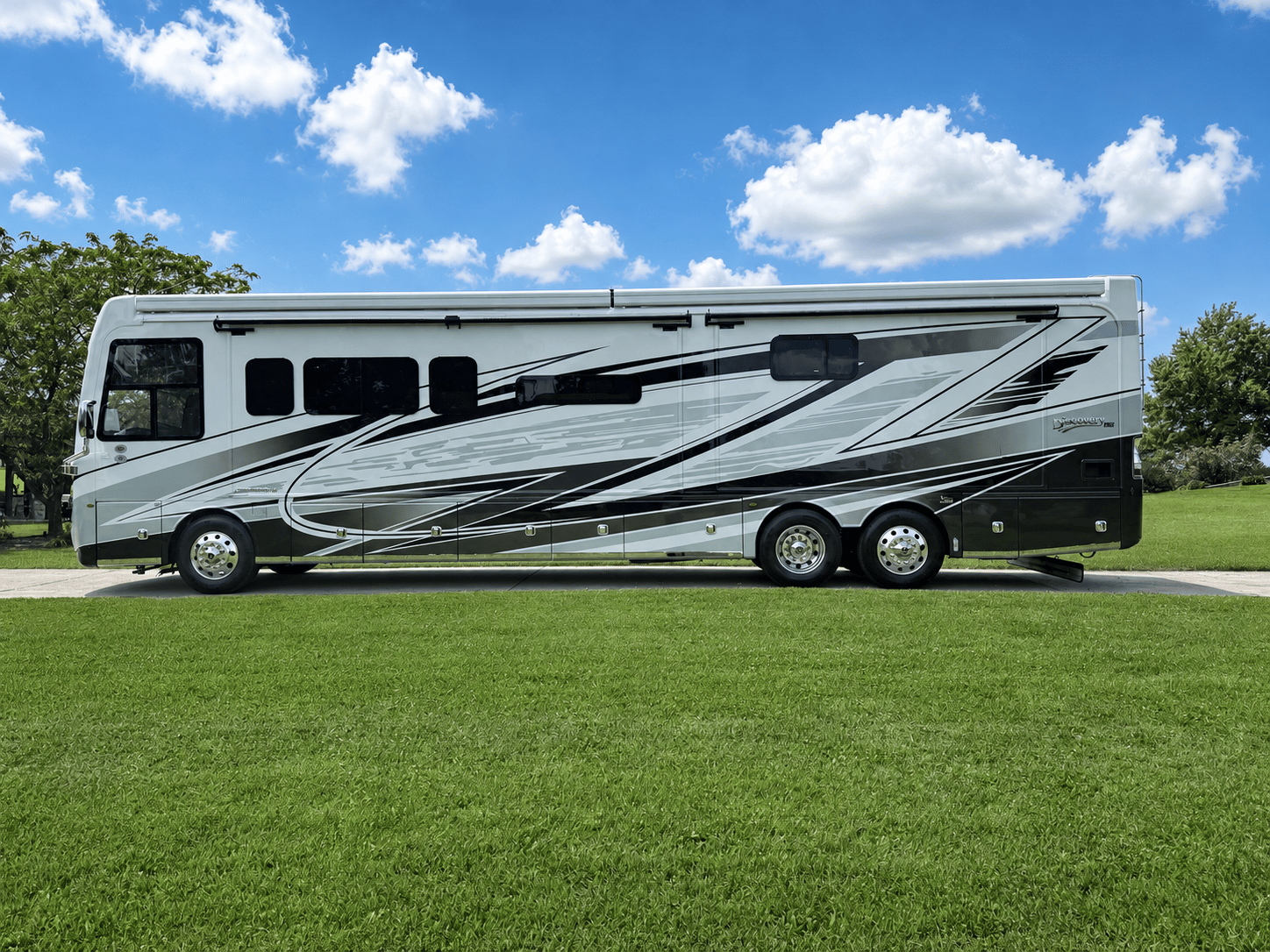 2027 Fleetwood  2027 Fleetwood  Discovery LXE - thumbnail 6