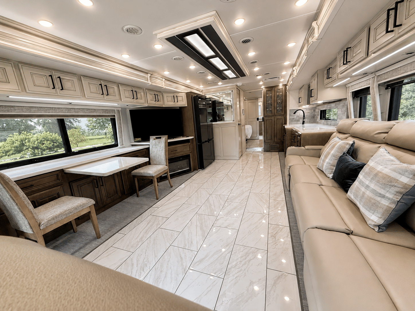 2027 Fleetwood  2027 Fleetwood  Discovery LXE - thumbnail 11