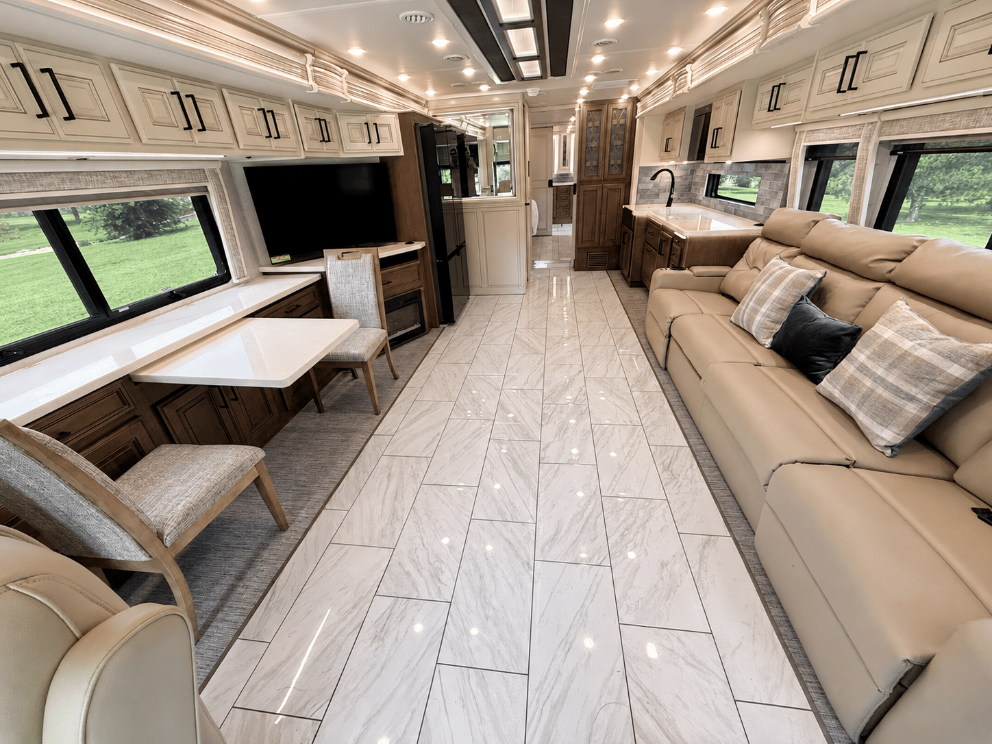 2027 Fleetwood  2027 Fleetwood  Discovery LXE - thumbnail 12