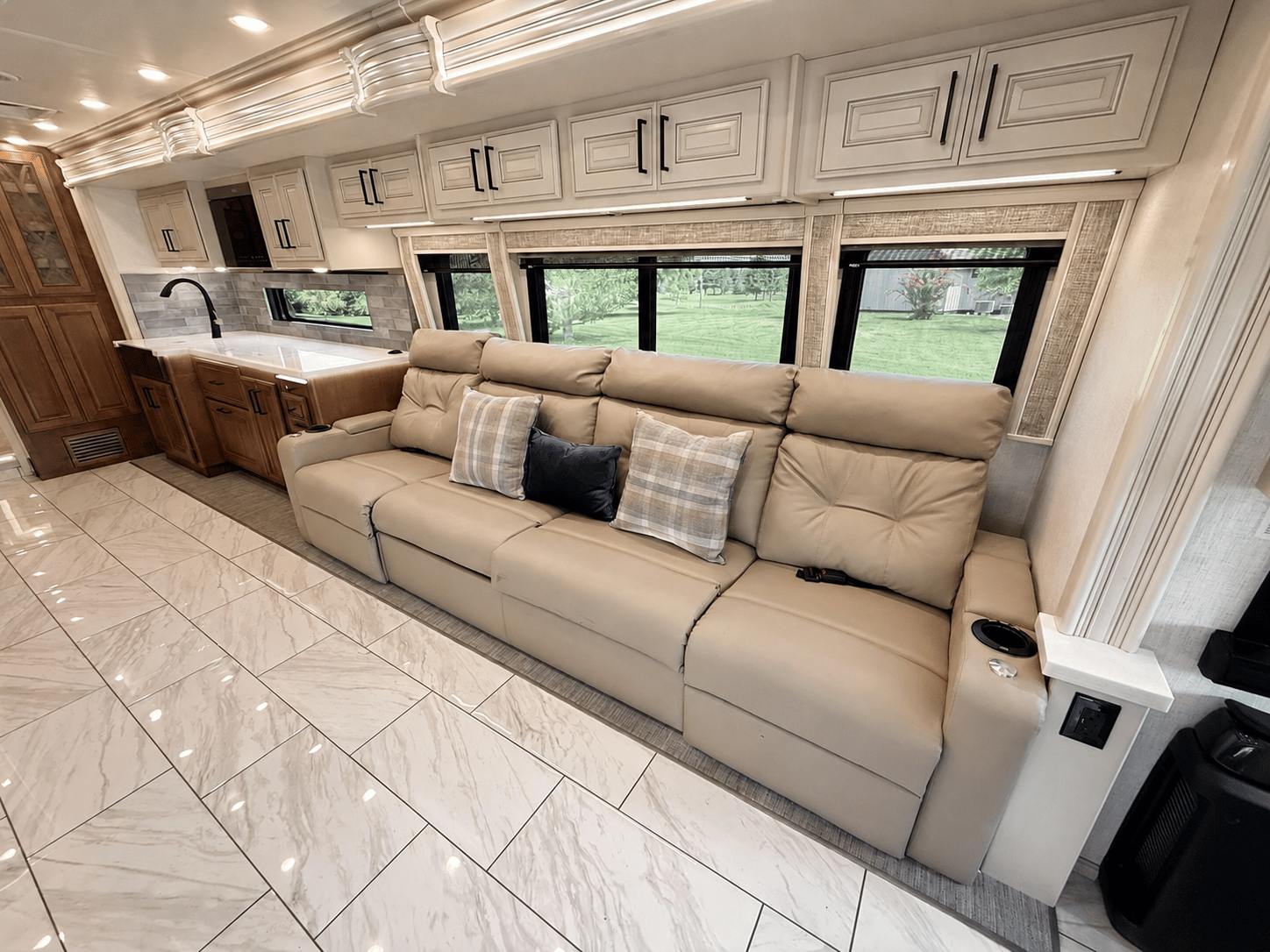 2027 Fleetwood  2027 Fleetwood  Discovery LXE - thumbnail 14