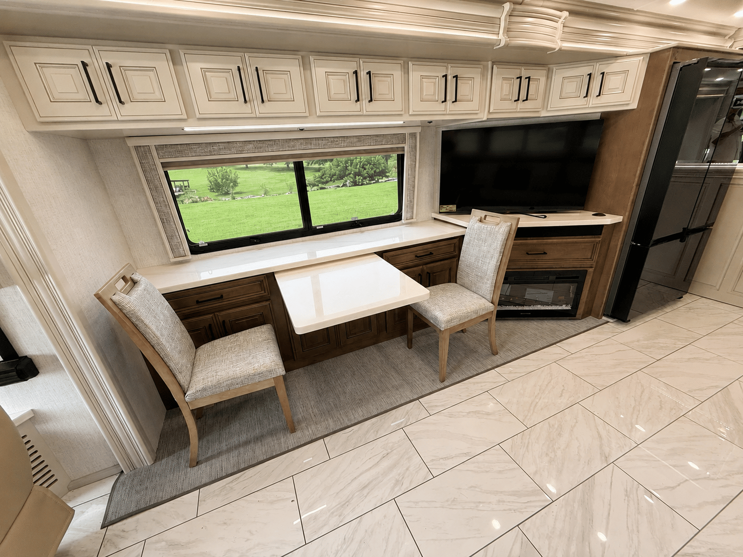2027 Fleetwood  2027 Fleetwood  Discovery LXE - thumbnail 18