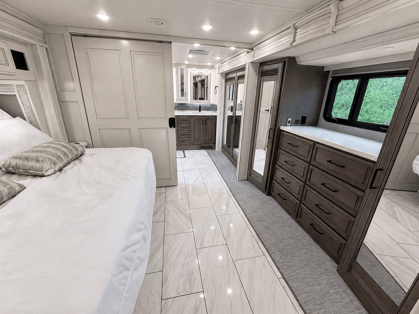 2027 Fleetwood  2027 Fleetwood  Discovery LXE - thumbnail 31
